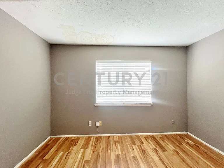 6011 Dooley Dr — Photo 10