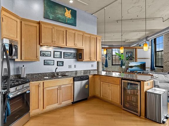 4th image of 1901 E Hennepin Ave Unit 301