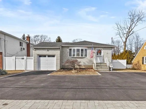 1922 Jones Avenue N, Wantagh, NY 11793
