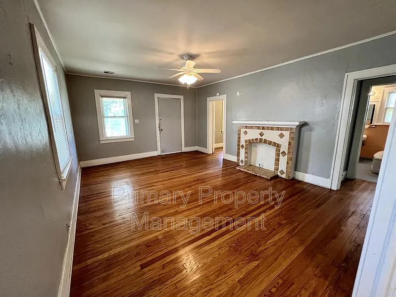 2 bed, 1.0 bath, 928 sqft, $1,150 — Photo 4