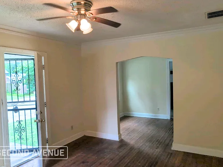 2551 Arlington Ave — Photo 3