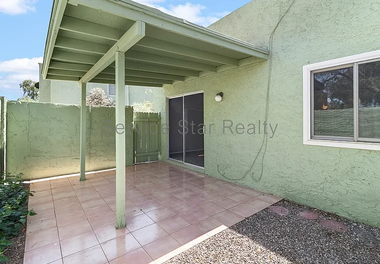 10215 N 8th Pl — Photo 15