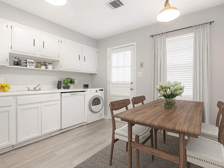 Cedar Hills Apartments and Towhomes — Photo 5