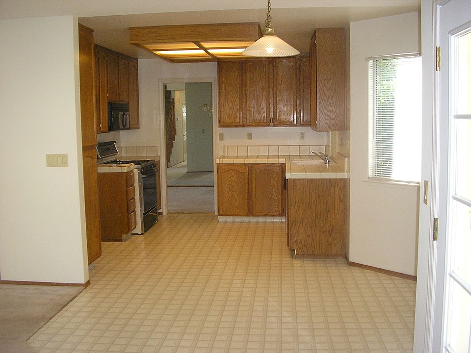 2nd image of 609 Hovey Way