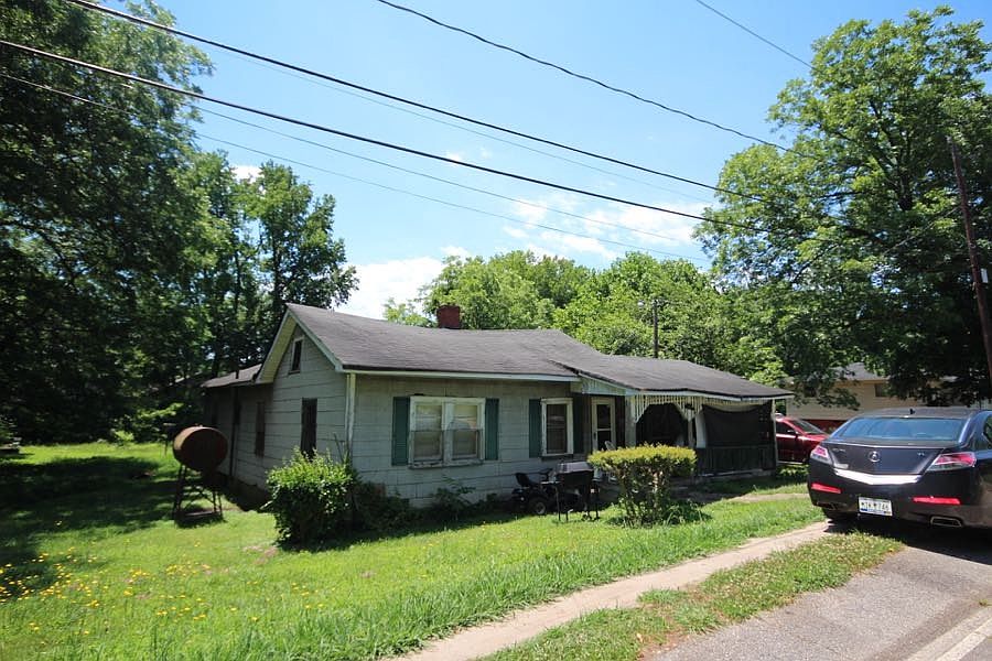 1st image of 209 Weeping Oak Dr