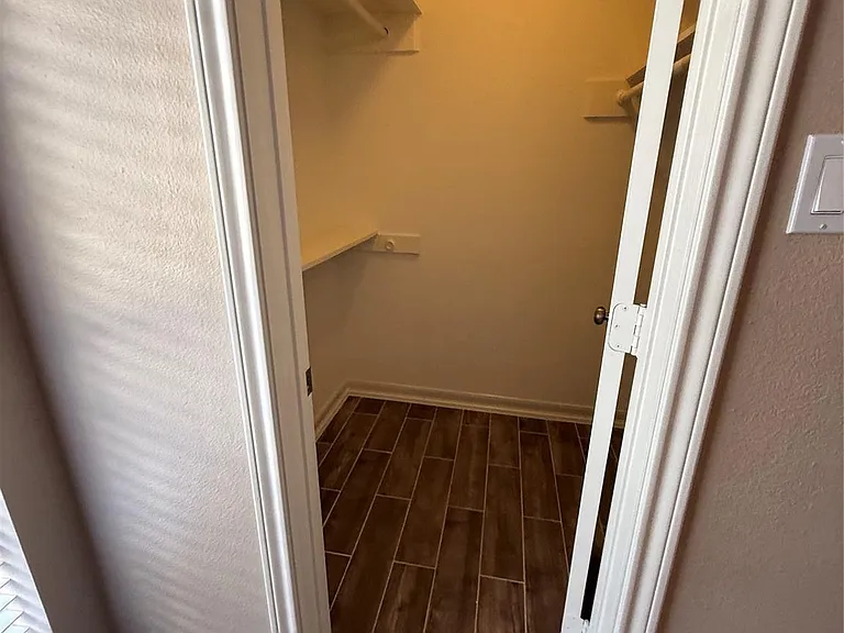 1909 Brun St #4 — Photo 36
