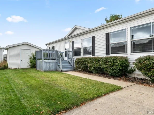 4477 Single Tree Dr, Howell, MI 48843