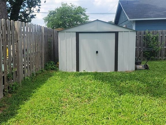 5th image of 405 W Cornell St
