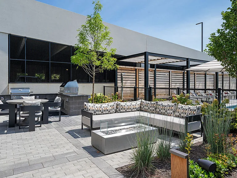 Madison West Elm — Photo 8