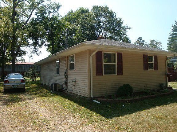2nd image of 108 W Shawnee St