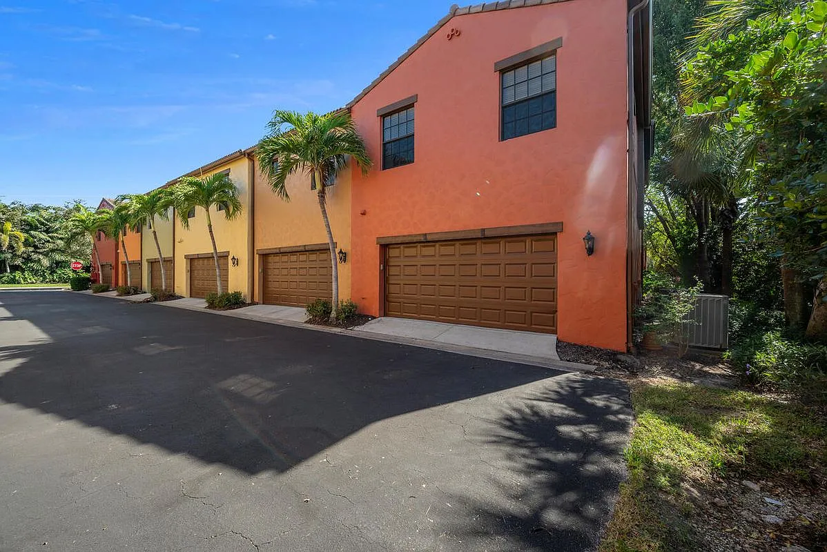 3 bed, 3.0 bath, 1733 sqft, $2,750 — Photo 2