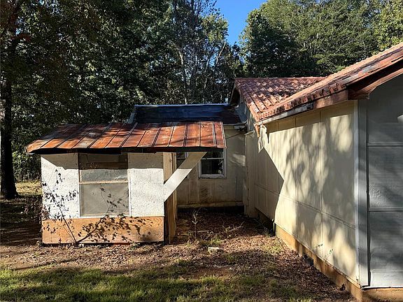 3rd image of 2124 Shoal Rd