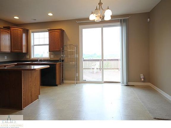 3rd image of 696 E Phoebe Ln