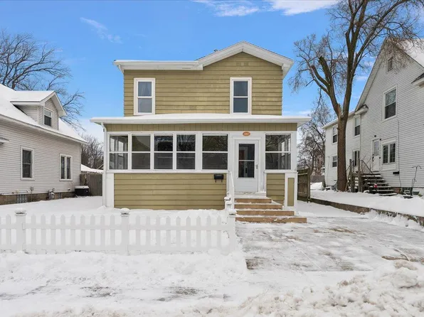 1037 Washington Ave, Grand Haven, MI 49417