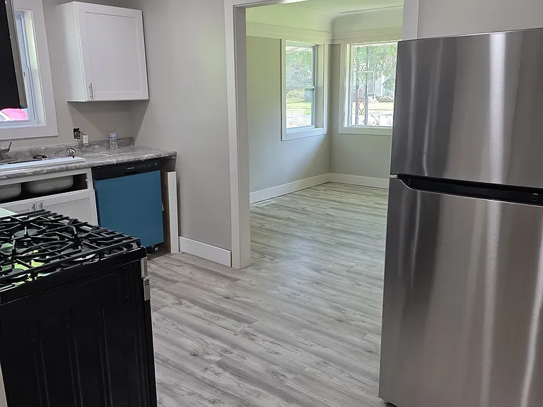 548 Meadowlawn St — Photo 8