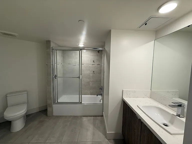 2022 West Sunset Boulevard — Photo 24
