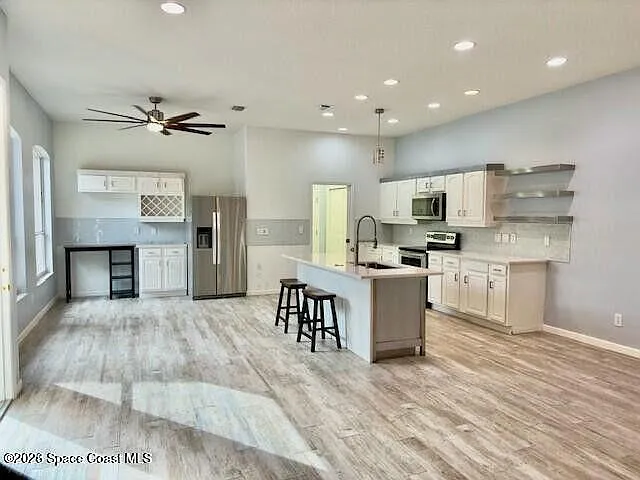 2 bed, 2.0 bath, 1749 sqft, $3,200 — Photo 2