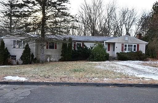 1st image of 4 Carriage Dr
