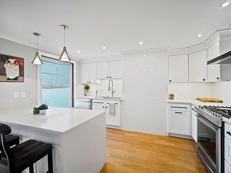 269 Webster St #3 — Photo 2