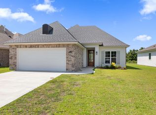 10439 Highland Lakes Dr, Denham Springs, LA 70726