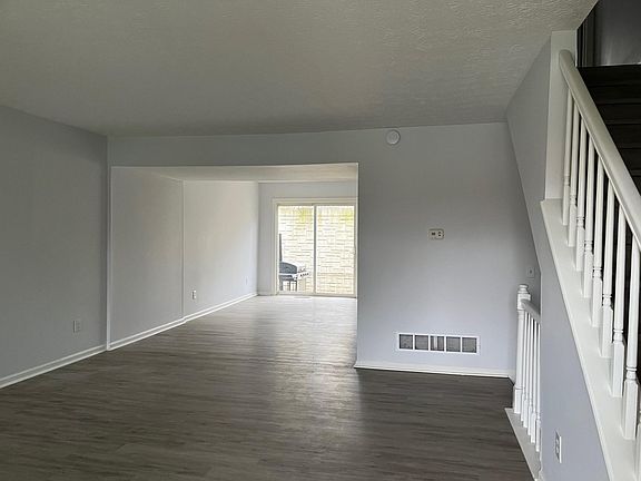 3rd image of 6871 Cooper Rd #6871