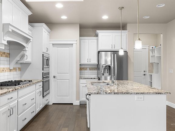 5th image of 3318 N Park Crossing Ave