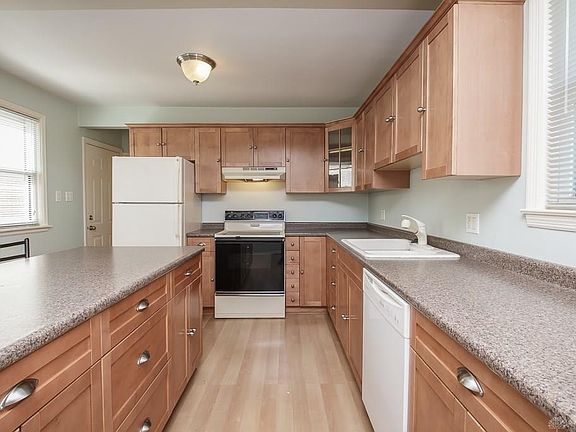 4th image of 1752 Meriline Ave