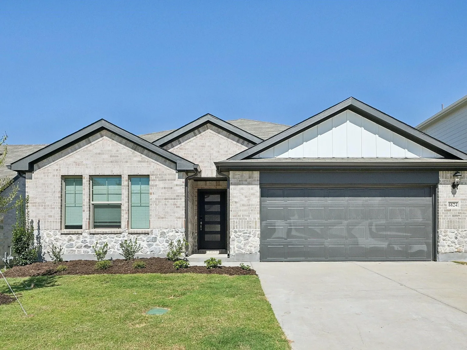 4 bed, 2260 sqft, $2,550 — Photo 1