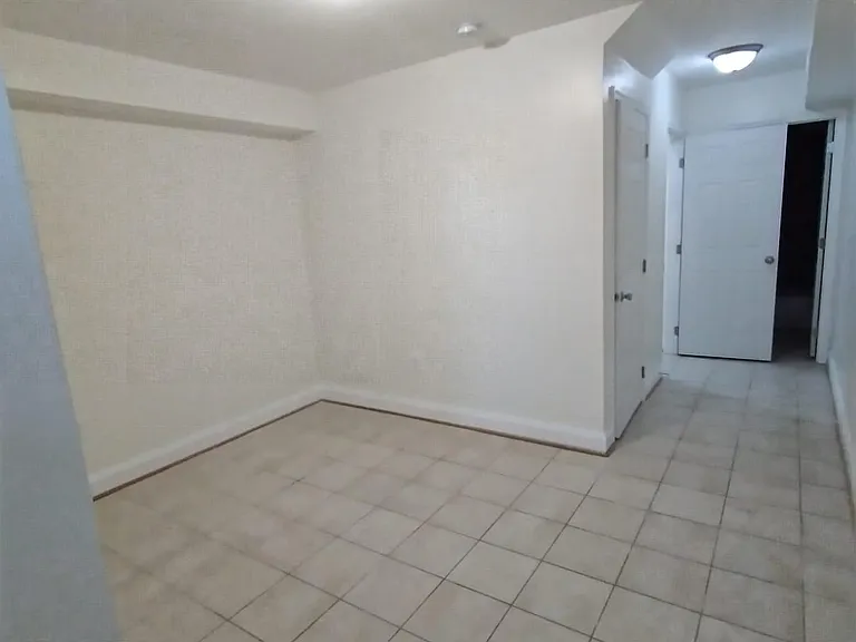 2032 Jefferson St #1 — Photo 16