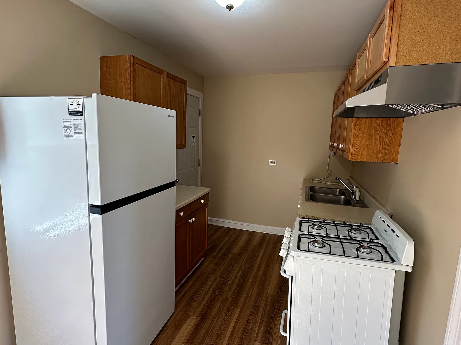1 bed, 950 sqft, $1,300 — Photo 2