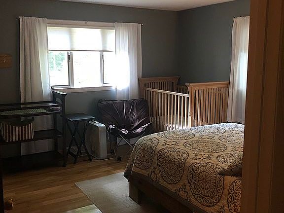 3rd image of 2596 Birchcrest Dr NE