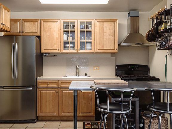 2nd image of 347 E 53rd St APT 4B
