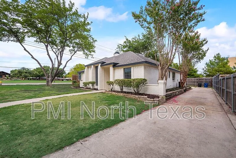 3 bed, 2.0 bath, 1648 sqft, $2,250 — Photo 2
