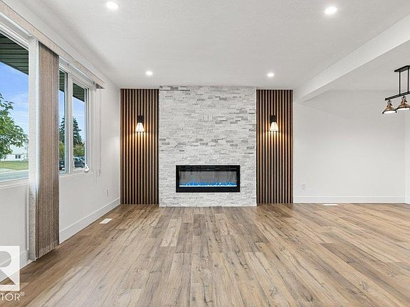4th image of 13816 90th St NW