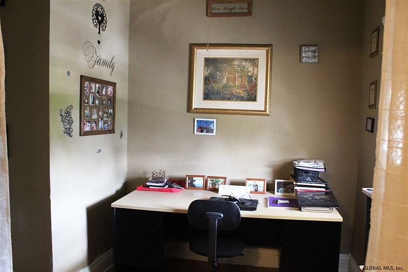 4th image of 105 MUNRO Court