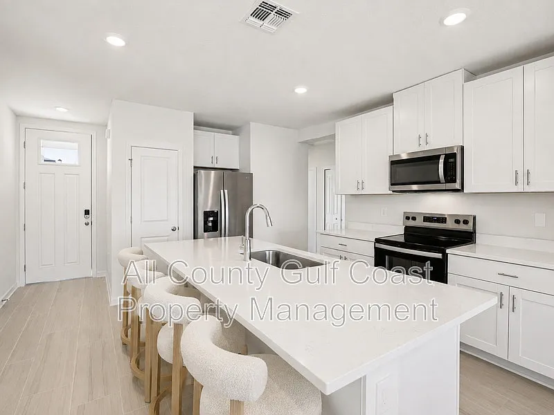 3 bed, 2.0 bath, 1271 sqft, $2,395 — Photo 4