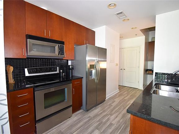 3rd image of 250 Pharr Rd #1103