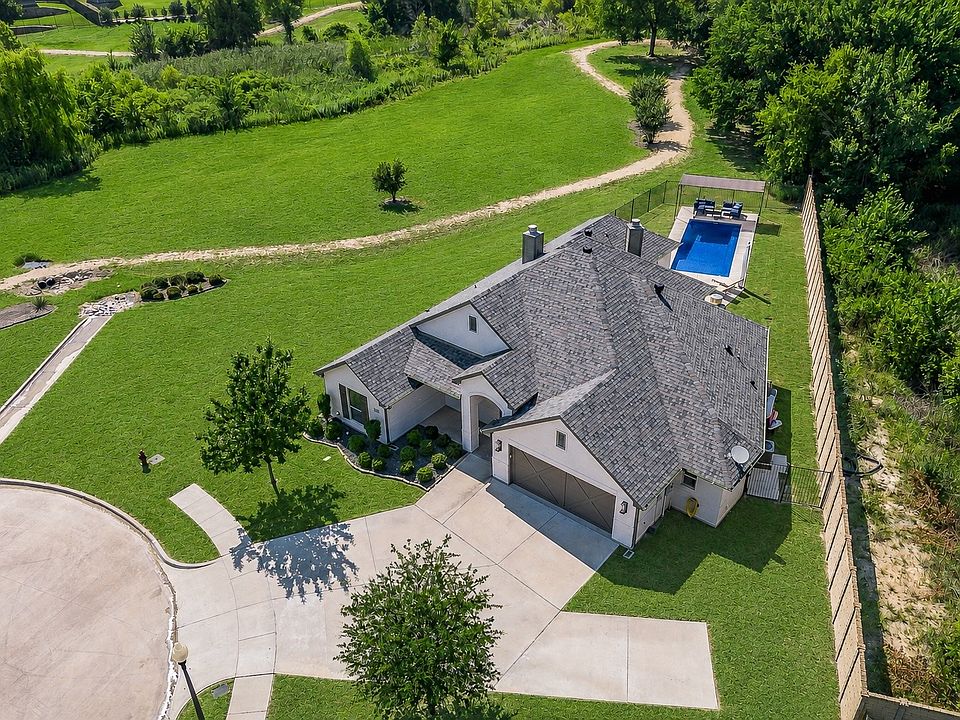 1st image of 556 Sagebrush Ct