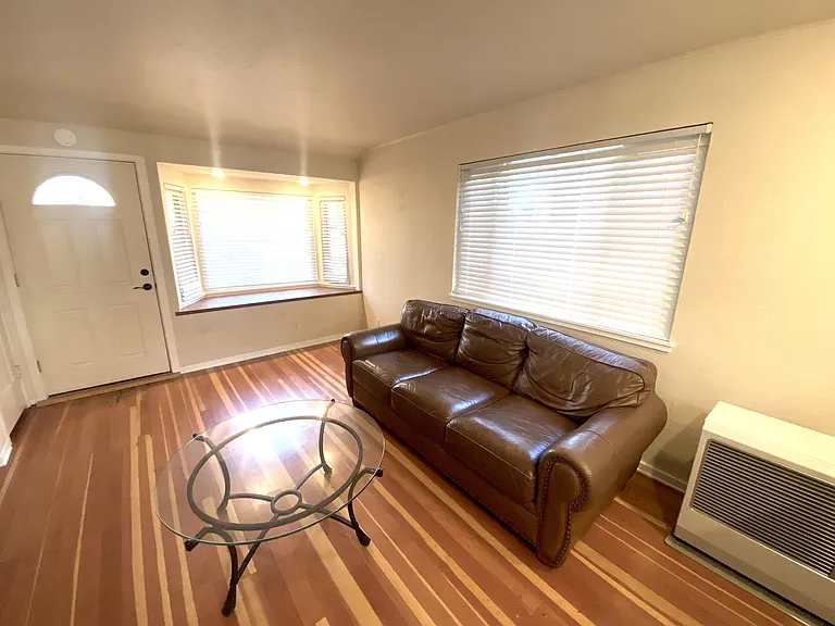 305 Perry St — Photo 3