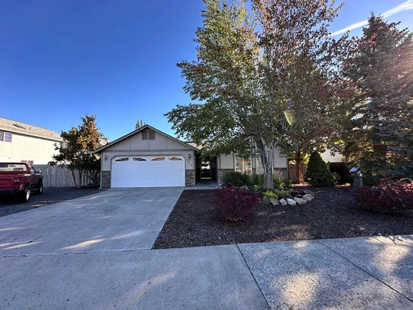 3 Bedroom / 2 bathroom Home in SW Redmond's Cascade View Community — Photo 2