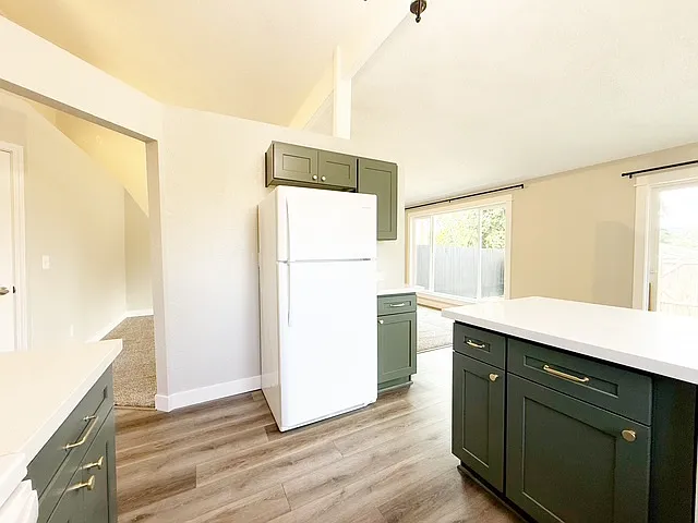 523 S Constitution Ave #B — Photo 8