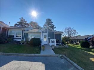 49 Bishop Reding Trl, Hamilton, ON L9B 2L7