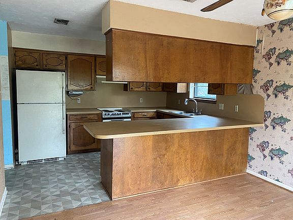5th image of 216 Robinhood Dr