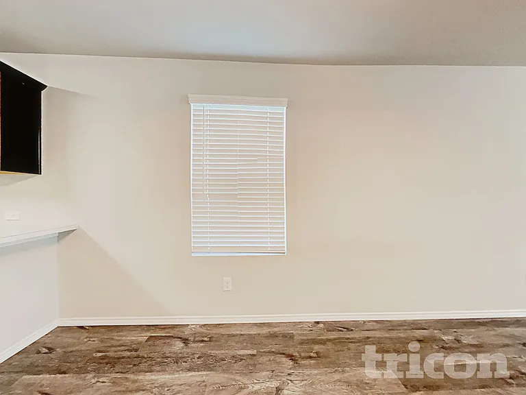 9736 Marbach Brk — Photo 10