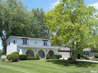 4328 Winding Hill Rd, Davenport, IA 52807