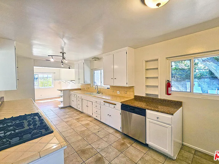3700 Glenwood Ave — Photo 9