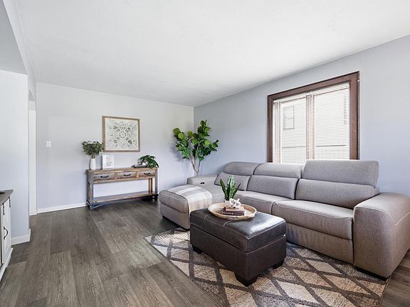 3rd image of 4809 W Loomis ROAD