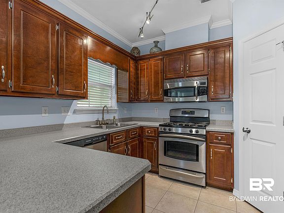 4th image of 954 Louise Ave