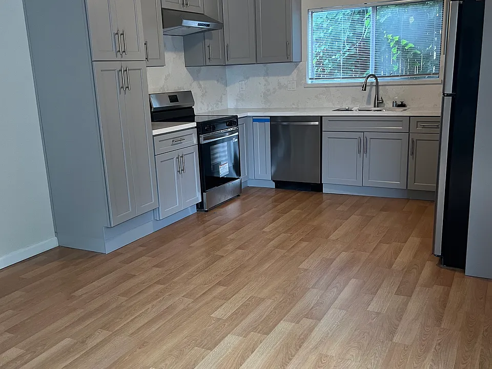 3532 Laguna Ave #4