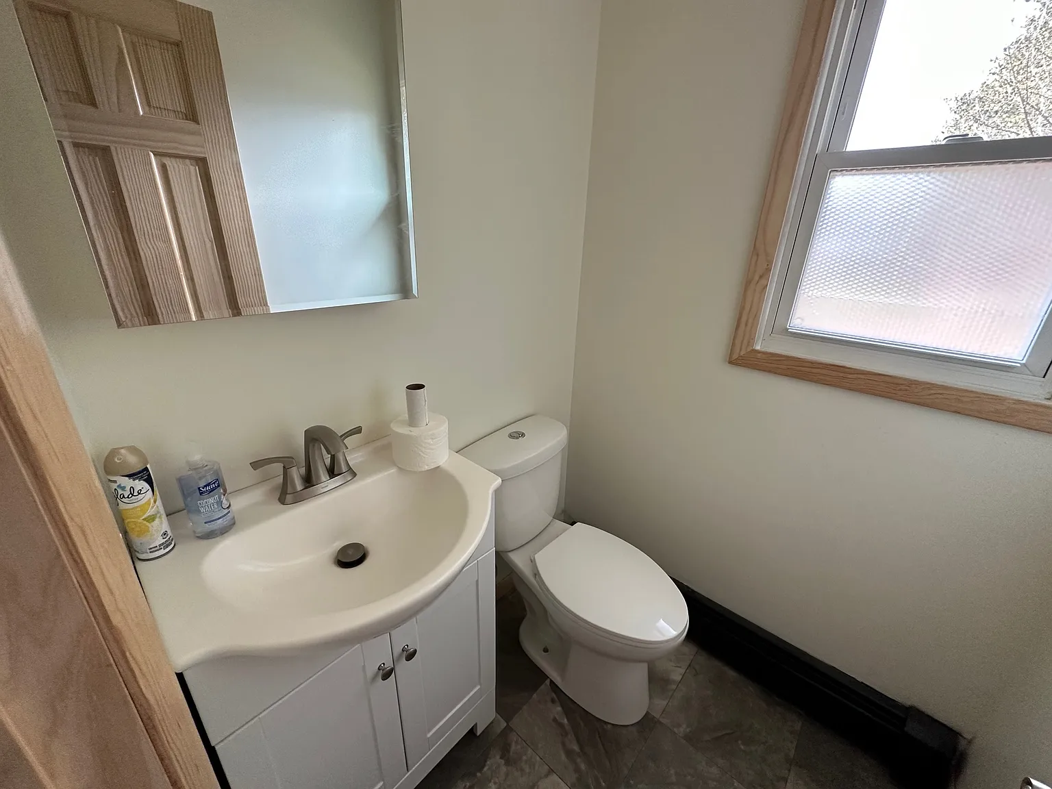 3 bed, 1.5 bath, 1400 sqft, $1,990 — Photo 2
